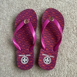 tory burch flip flops